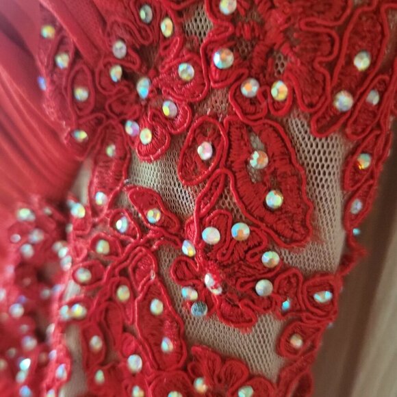 Strapless Red Beaded Cut Out Back Elegant Formal Maxi Dress SZ 6 - Picture 11 of 14